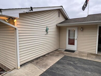 194 N Smith Rd unit B, Waymart, PA 18472 - photo 2