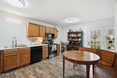 41 Tulip Grove Cir unit 6, Bristol, TN 37620 - photo 6