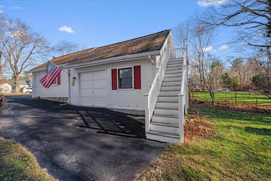 22 W Pine St, Plaistow, NH 03865 - photo 3