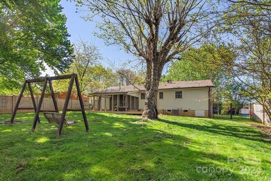 Fully fence back yard !