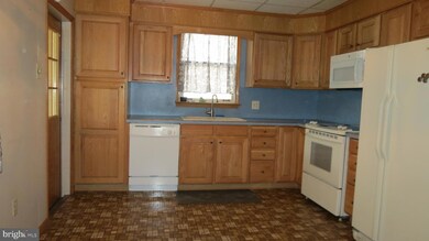 39 N Grant St, Palmyra, PA 17078 - photo 4