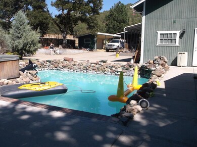 11318 Blackwell Rd, Central Point, OR 97502 - photo 4