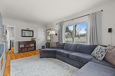 N86W16564 Jacobson Dr, Menomonee Falls, WI 53051 - photo 5