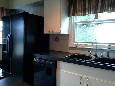 Kitchen. All newer appliances