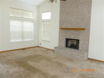 225 Spring Ct, North Aurora, IL 60542 - photo 2