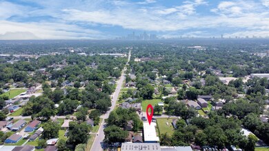 539 Yorkshire St unit 2, Houston, TX 77022 - photo 2