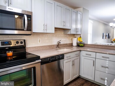 2077 Whisperwood Glen Ln, Reston, VA 20191 - photo 7