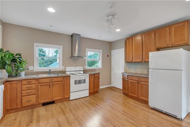 53 Burton St unit 2, Bristol, RI 02809 - photo 5