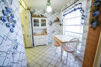 Eat In Kitchen
