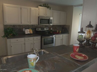 Breakfast bar/Kitchen