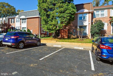 1343 Chetworth Ct, Alexandria, VA 22314 - photo 3