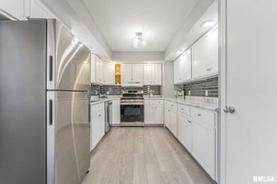 524 N Hamilton St, Lincoln, IL 62656 - photo 5