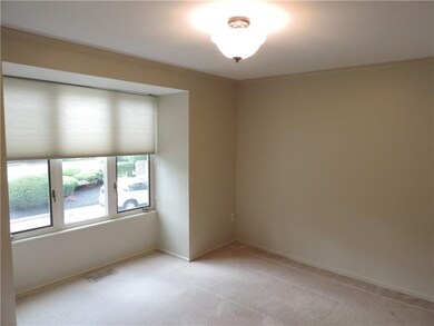 Great sized dining area or additional living space