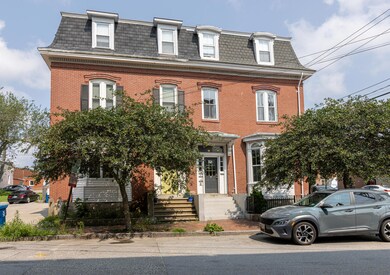 137 Newbury St._W5_030
