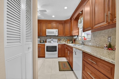 676 Laconia Cr unit B, Lake Worth, FL 33467 - photo 7