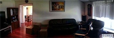 PANORAMIC VIEW: LIVING ROOM TO KITCHEN