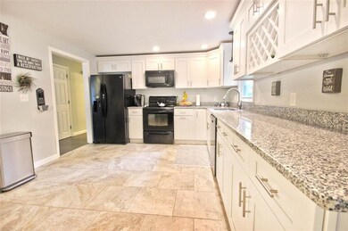 470 Mammoth Rd, Londonderry, NH 03053 - photo 6