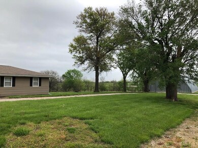 25083 Pratt Rd, Parsons, KS 67357 - photo 5