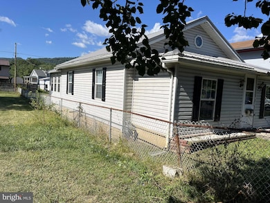 31 W Roberts St, Cumberland, MD 21502 - photo 2