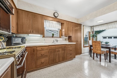 231 S Aldine Ave, Elgin, IL 60123 - photo 5