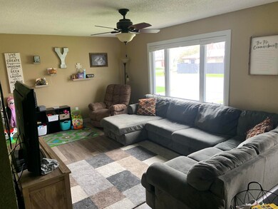living room<|>Public<|>