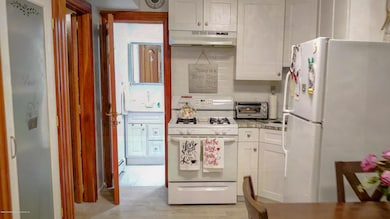 211 Chandler Ave, Staten Island, NY 10314 - photo 6
