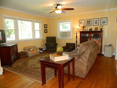 828 Whitney Dr, Schenectady, NY 12309 - photo 5