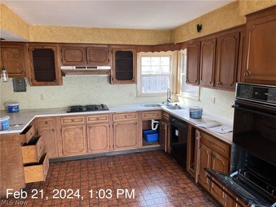 2446 E 37th St, Lorain, OH 44055 - photo 7