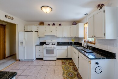 49 Miller St, Ludlow, MA 01056 - photo 3