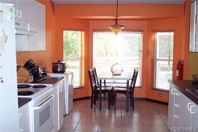 (Eat-In Kitchen)