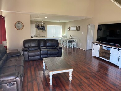 1005 Brady Ln, Alvin, TX 77511 - photo 4