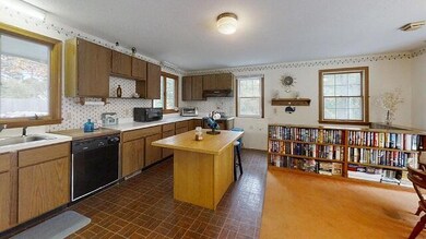 20-Pequod-Lane-Kitchen
