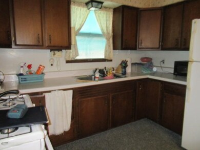 7574 Kitchen different view