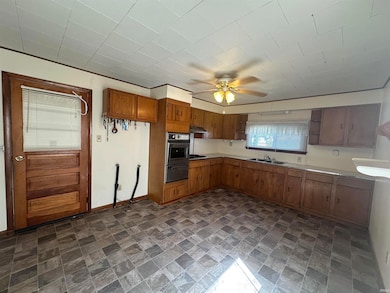 689 4th St NW, Linton, IN 47441 - photo 5