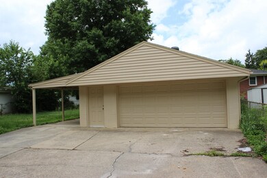 6107 Applegate Ln, Louisville, KY 40219 - photo 2