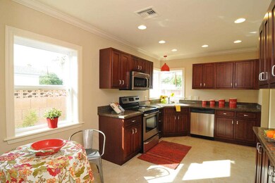 Bright All NEW Eat-in Kitchen