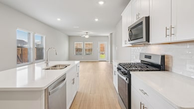 807 Leavenworth Dr, McKinney, TX 75071 - photo 4