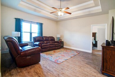 Living Rm w Beautiful Trayed Ceiling