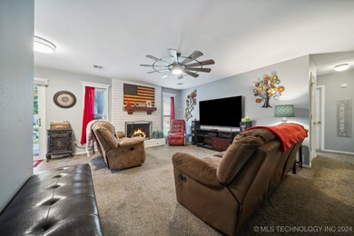 719 E Glenpool Blvd, Glenpool, OK 74033 - photo 5