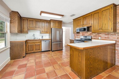 138 Glyndale Cir, Brunswick, GA 31520 - photo 2