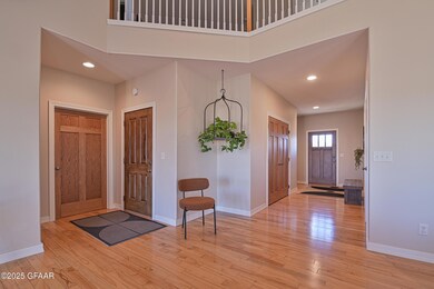 1586 Kings View Dr, Grand Forks, ND 58201 - photo 3