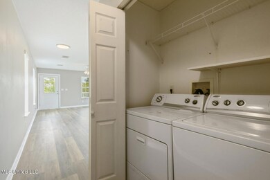 162 Waveland Avenue Waveland-large-010-0