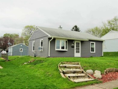 1347 W 38th Place, Davenport, IA 52806 - photo 3