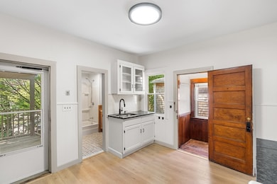 31 Hunting St unit 2, Cambridge, MA 02141 - photo 4