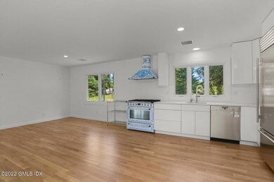 609 Round Hill Rd, Greenwich, CT 06831 - photo 6