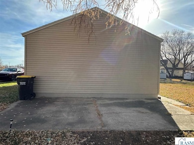 1318 10th Ave N, Saint James, MN 56081 - photo 6