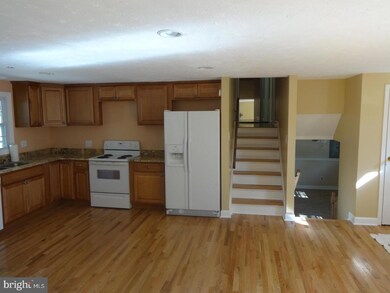 7602 Surry Grove Ct, Lorton, VA 22079 - photo 2