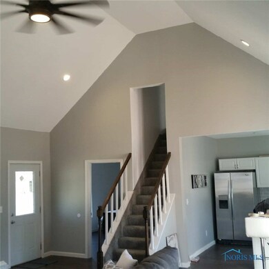 GREAT ROOM W/VAULTED CEILING