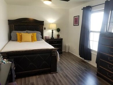 1332 S Glen Cir unit A, Aurora, IL 60506 - photo 2