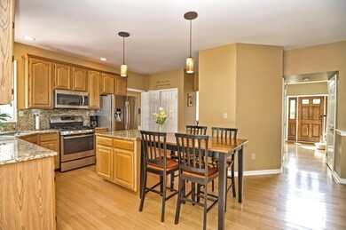 10 Norumbega Cir, Franklin, MA 02038 - photo 5